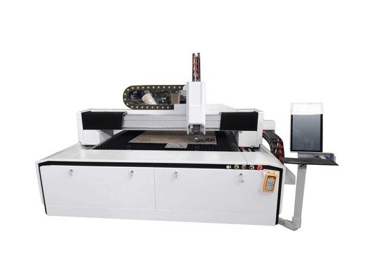 A máquina de corte moderna Cypcut do laser da fibra controlou
